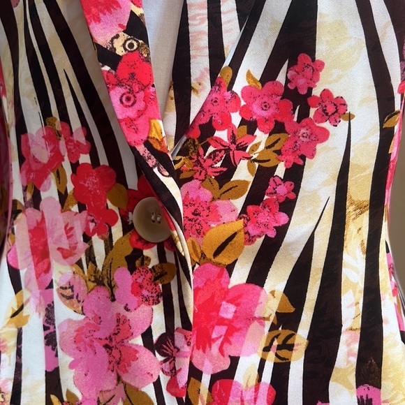 Beautiful print jacket. - Picture 4 of 6